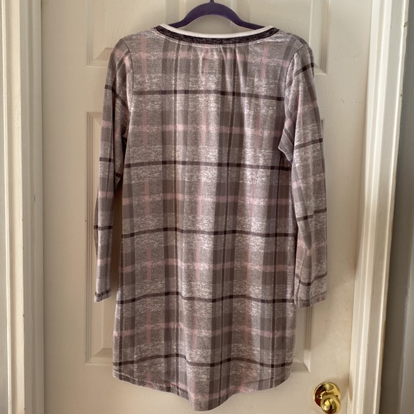 2 new long sleeve sleep shirts-smoke free home - Picture 6 of 6